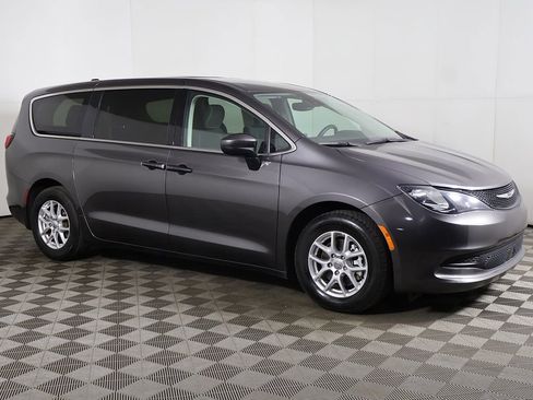 Used 2023 Chrysler Voyager LX FWD image 10