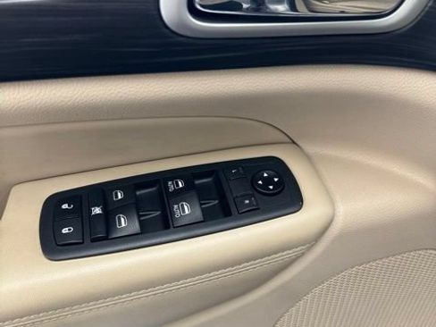 Used 2019 Jeep Grand Cherokee Laredo RWD image 4
