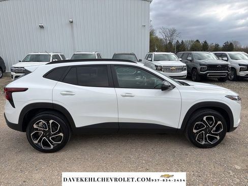 Used 2024 Chevrolet Trax RS w/ Sunroof Package image 6