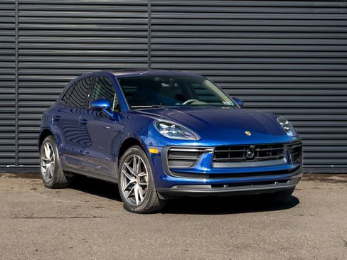 Certified 2023 Porsche Macan AWD/4WD image 10