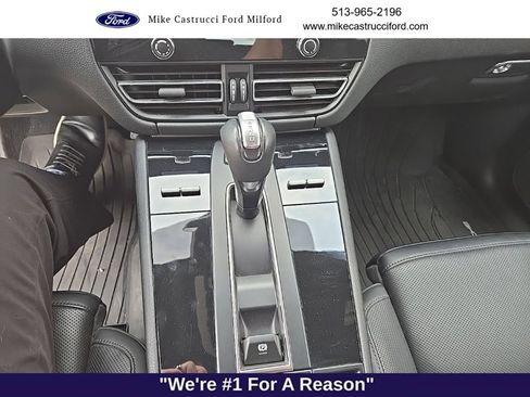 Used 2024 Porsche Macan AWD/4WD image 10