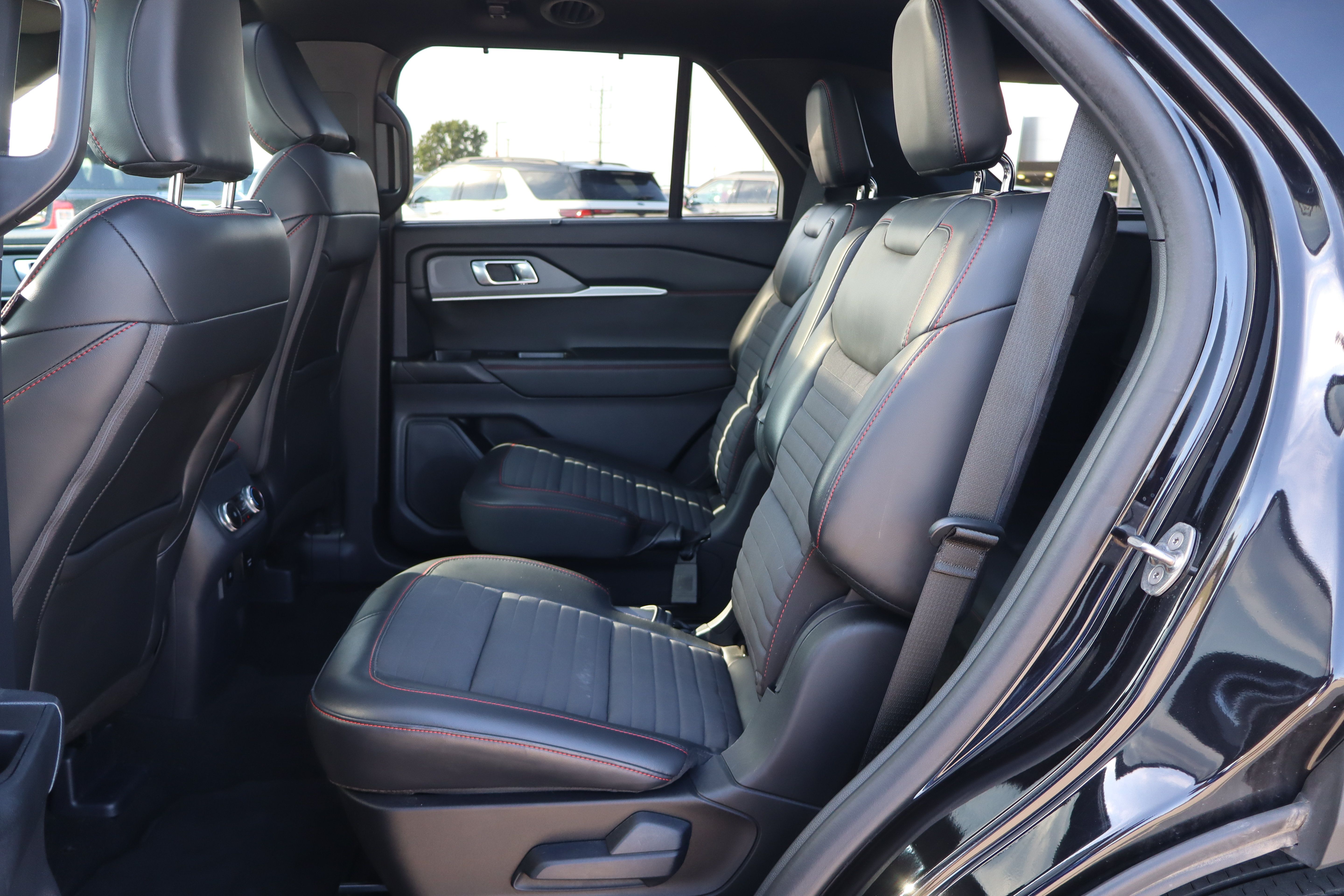 Used 2025 Ford Explorer ST-Line w/ Premium Package AWD/4WD image 10