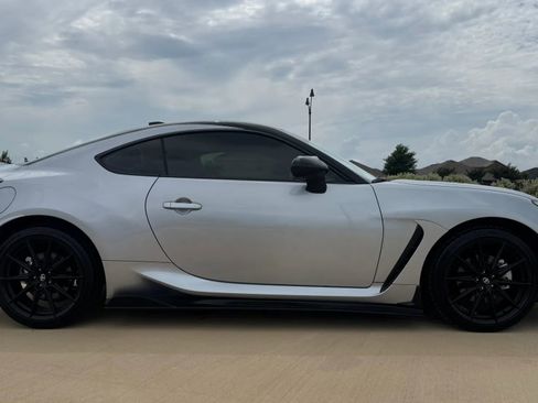 Used 2025 Toyota GR86 Premium RWD image 9