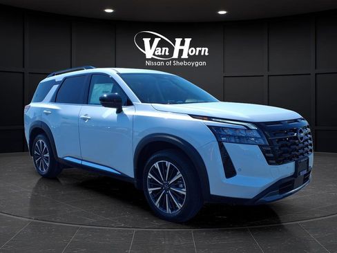 New 2026 Nissan Pathfinder Platinum AWD/4WD image 1