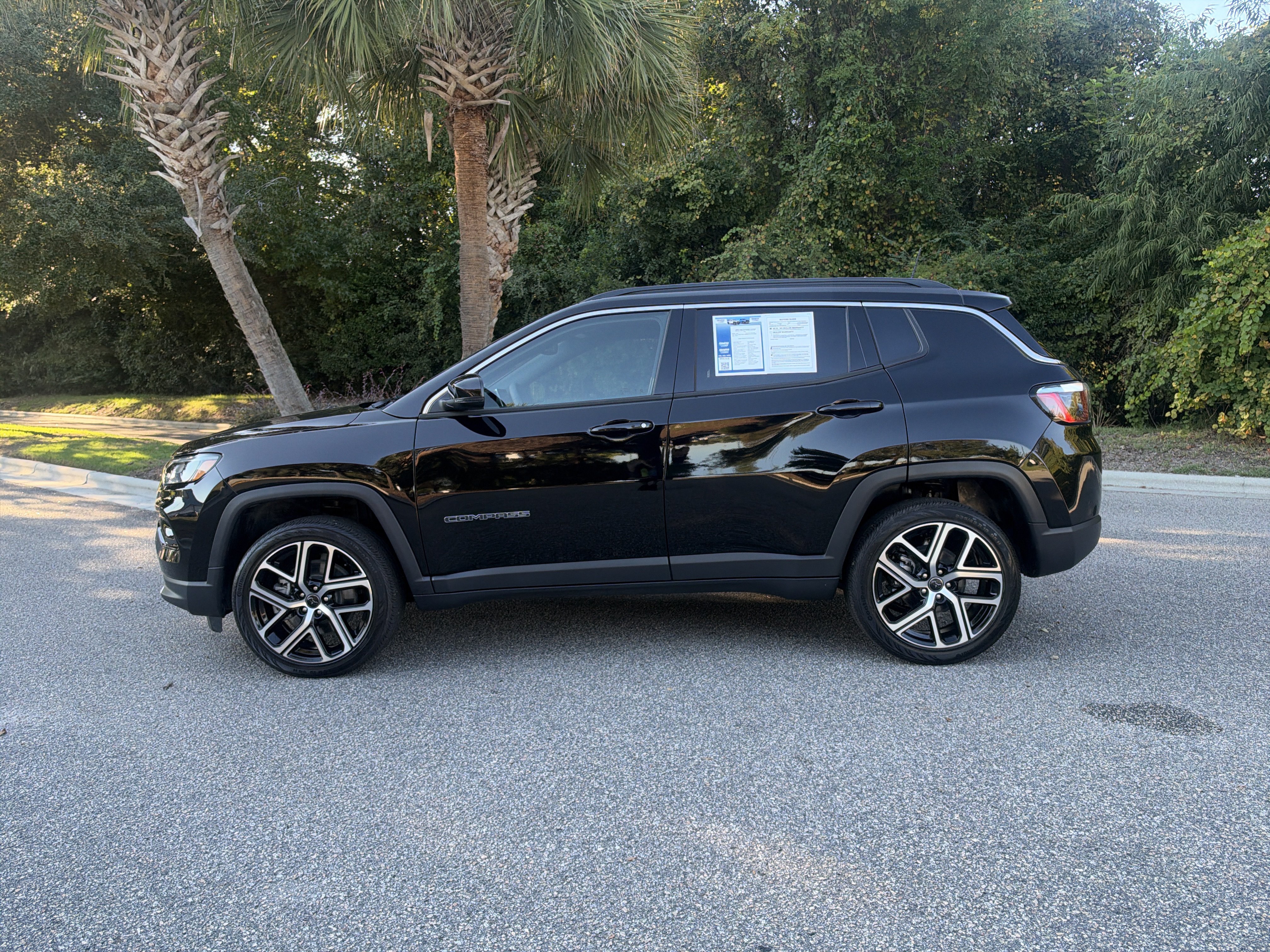 Used 2025 Jeep Compass Limited AWD/4WD image 6