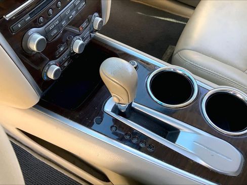 Used 2015 Nissan Pathfinder Platinum w/ Family Entertainment Package image 15