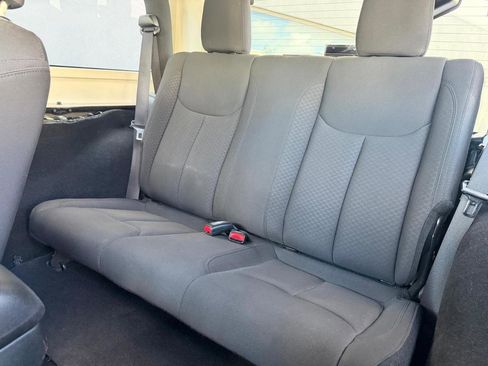 Used 2018 Jeep Wrangler Sport AWD/4WD image 19