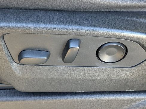 Used 2022 Chevrolet Suburban Z71 image 20