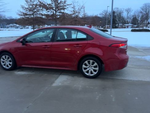 Used 2021 Toyota Corolla LE image 5