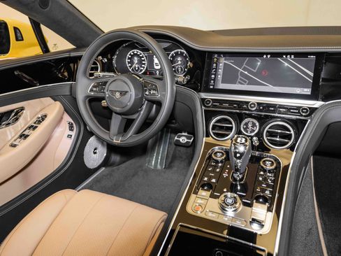Used 2024 Bentley Continental GT V8 image 21