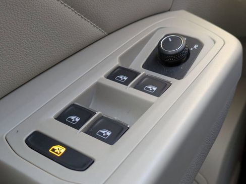 Used 2023 Volkswagen Atlas SE image 32