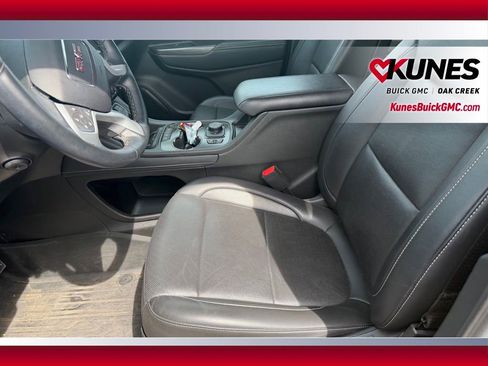 Used 2023 GMC Acadia SLT w/ Preferred Package AWD/4WD image 7