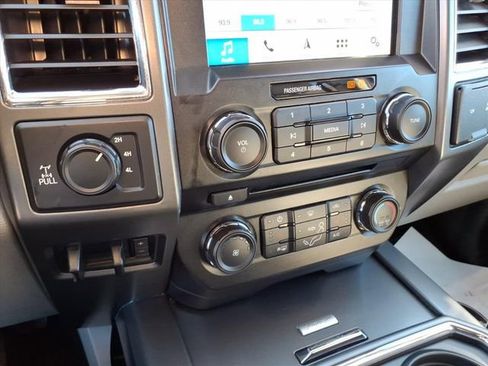 Certified 2018 Ford F250 XLT w/ XLT Premium Package image 26