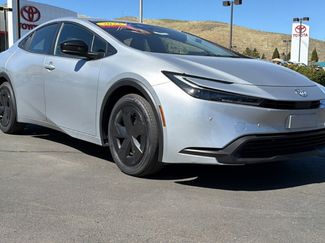 Used 2023 Toyota Prius LE video 1
