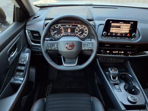 Certified 2025 Nissan Rogue SV image 15