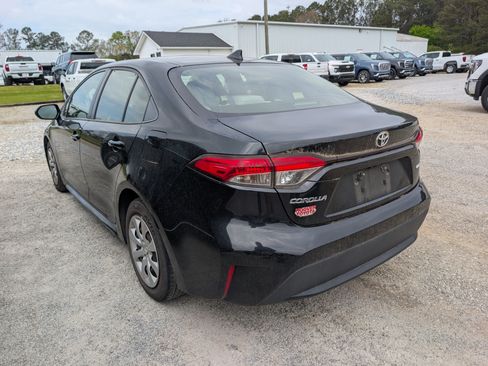 Used 2022 Toyota Corolla LE image 4