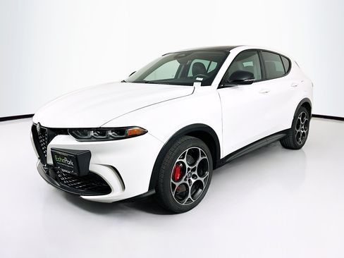 Used 2024 Alfa Romeo Tonale Veloce AWD/4WD image 3