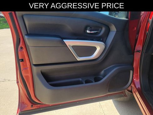 Used 2017 Nissan Titan SV RWD image 11