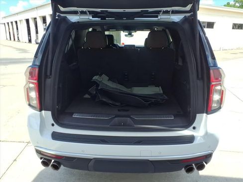 Used 2022 Chevrolet Suburban High Country RWD image 17