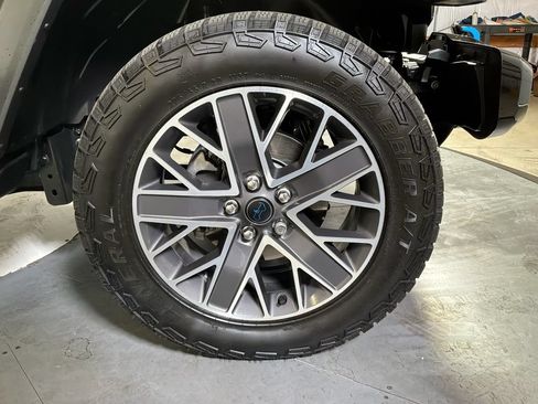 Used 2024 Jeep Wrangler High Altitude AWD/4WD image 13