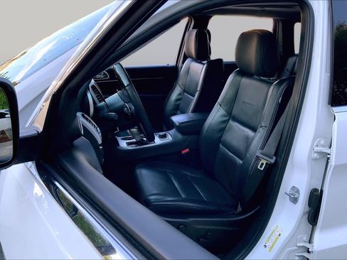 Used 2018 Jeep Grand Cherokee Summit AWD/4WD image 9