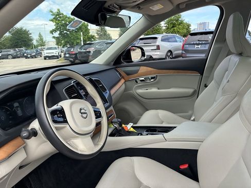 Used 2022 Volvo XC90 T6 Momentum w/ Advanced Package image 18