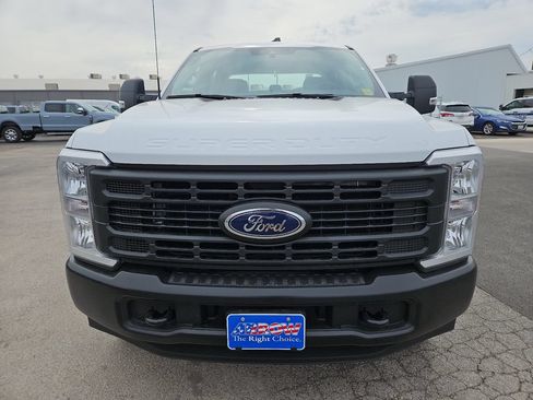 New 2026 Ford F250 XL w/ XL Off-Road Package AWD/4WD image 3