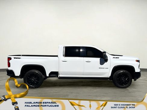 Used 2025 Chevrolet Silverado 2500 LTZ w/ LTZ Plus Package image 7