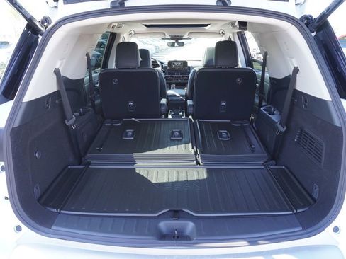 Certified 2025 Nissan Pathfinder Platinum AWD/4WD image 8