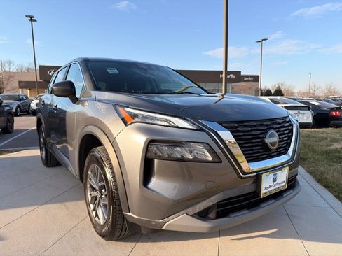Used 2023 Nissan Rogue S AWD/4WD image 9