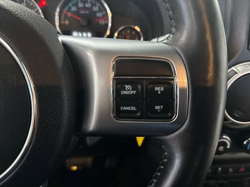 Used 2017 Jeep Wrangler Unlimited Rubicon image 13