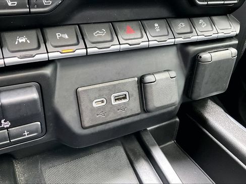 Used 2022 GMC Sierra 1500 SLT w/ SLT Premium Plus Package AWD/4WD image 16