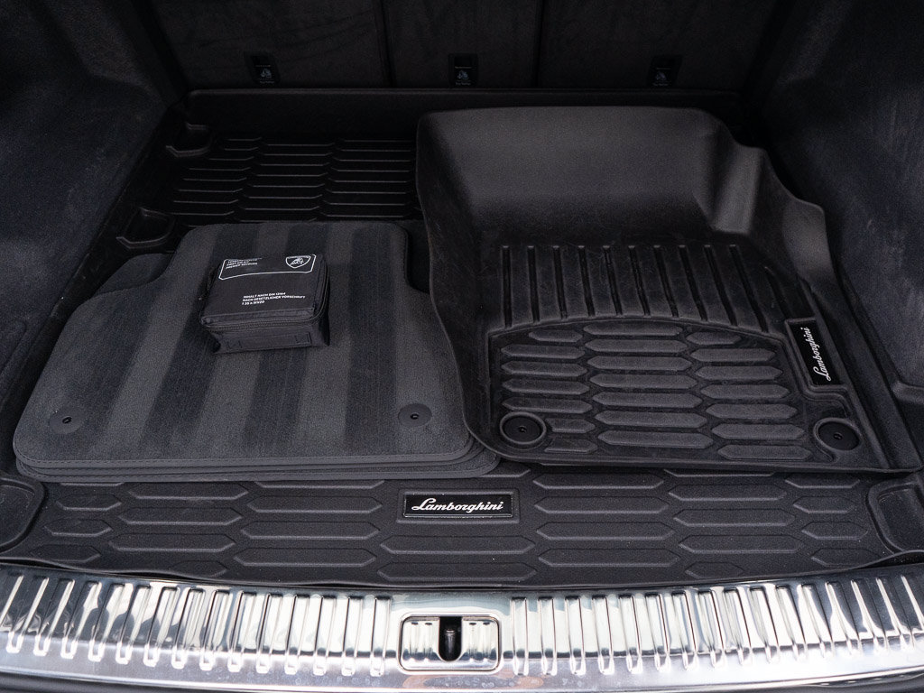 Used 2024 Lamborghini Urus Performante AWD/4WD image 45