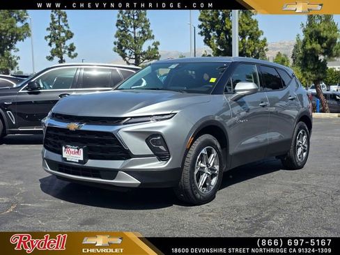 Used 2025 Chevrolet Blazer LT FWD image 1