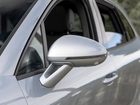 Certified 2026 Porsche Macan AWD/4WD image 19