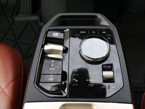 Used 2023 BMW iX xDrive50 w/ Sport Package image 17