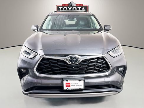 Used 2023 Toyota Highlander Platinum AWD/4WD image 2