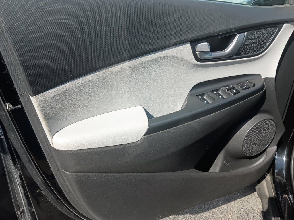 Used 2023 Hyundai Kona SEL w/ Convenience Package FWD image 11