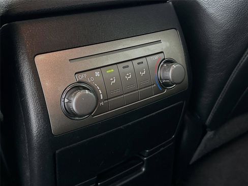 Used 2012 Toyota Highlander SE image 25
