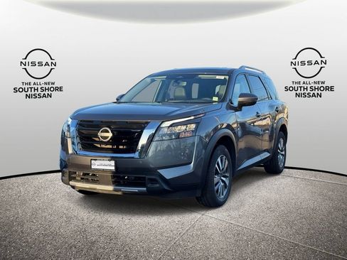 Used 2025 Nissan Pathfinder SL AWD/4WD image 4