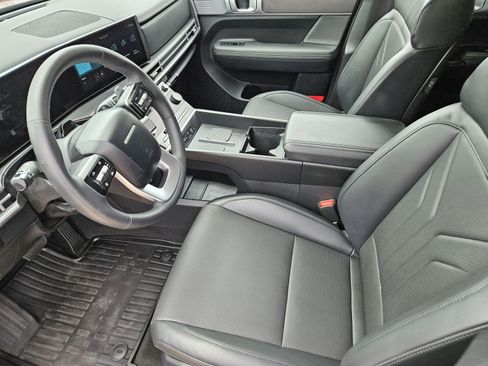 Used 2025 Hyundai Santa Fe SEL FWD image 15