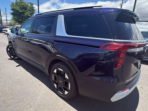 Used 2025 Kia Carnival EX FWD image 4
