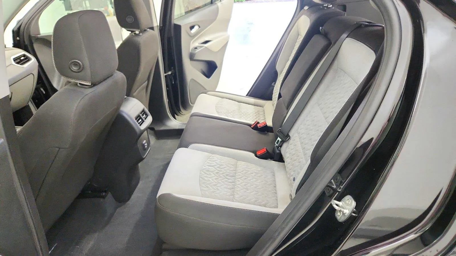 Used 2023 Chevrolet Equinox LS w/ LS Convenience Package FWD image 25