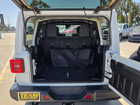 Used 2024 Jeep Wrangler Unlimited Sahara AWD/4WD image 9