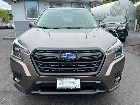 Used 2023 Subaru Forester Premium AWD/4WD image 2