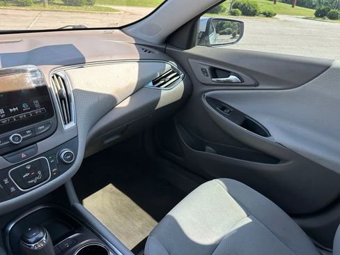 Used 2017 Chevrolet Malibu LT w/ Driver Confidence Package FWD image 28
