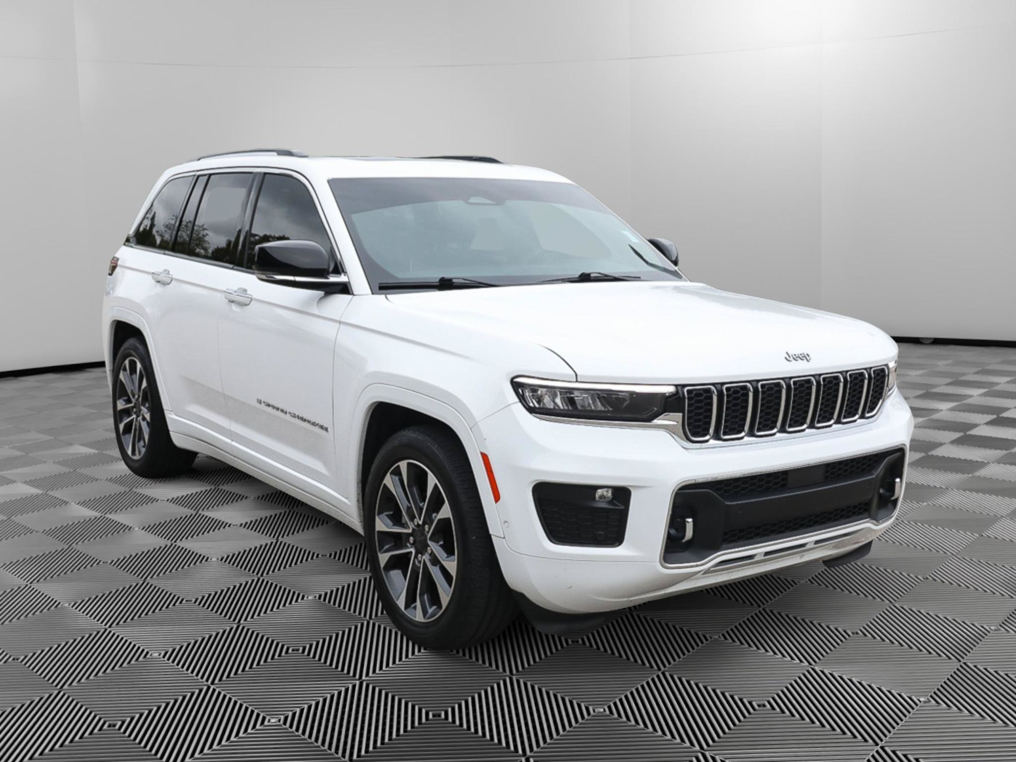 Used 2023 Jeep Grand Cherokee Overland w/ Luxury Tech Group IV AWD/4WD image 1