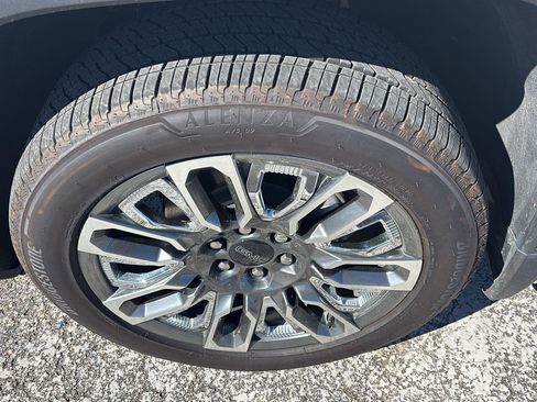 Used 2024 GMC Sierra 1500 Denali Ultimate image 14