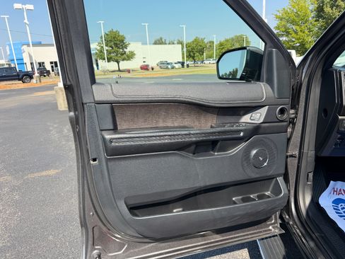 Used 2021 Ford Expedition Max Limited AWD/4WD image 39