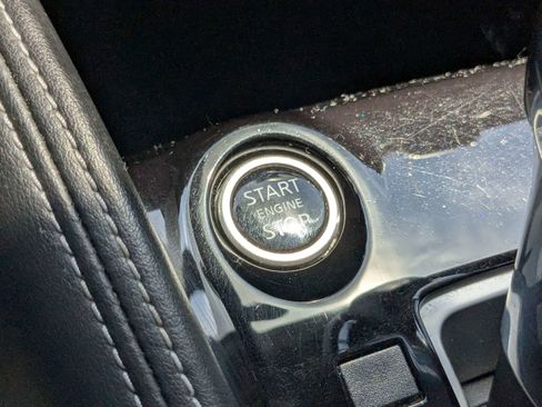 Used 2020 Nissan Kicks SR w/ SR Premium Package FWD image 27